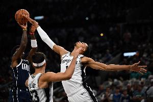 圣诞大战十支队伍中 只有马刺和独行侠上赛季没进季后赛