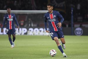 队报：马尤卢右大腿内收肌一级拉伤，能否参加首轮法甲联赛存疑