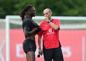 意媒：莱奥与阿莱格里没有矛盾，他对后者的批评持积极态度