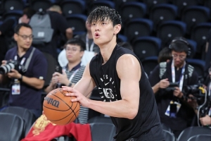 媒体人：来咱这赚钱却不让曾凡博上场 篮网这三流队趁早一边玩去