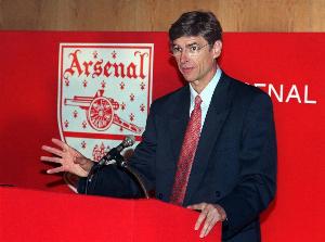 功勋主帅！1996年的今天温格执教阿森纳首秀，带队22年斩获17冠