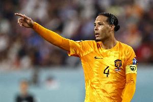 范迪克：荷兰中卫位置竞争非常激烈，但廷伯目前状态极佳