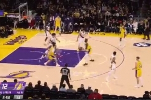 我有篮子呀！艾顿罚球线接球面对杨瀚森 直接中投命中！