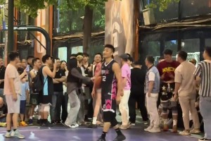 你怎么看？江西球王杨志军跟集梦116长腿美女裁判起冲突