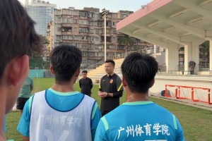 教练说他拿过两次亚冠冠军！中超冠军拿到手软！