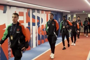 大战在即！阿森纳官方晒视频，枪手将帅抵达王子公园球场