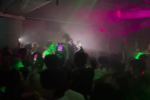 说好的少林弟子呢？网友拍到文班亚马在日本夜店蹦迪