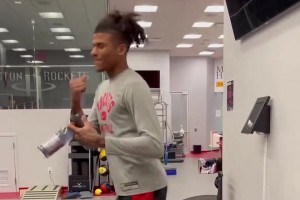 杰伦格林是爱笑的大男孩。